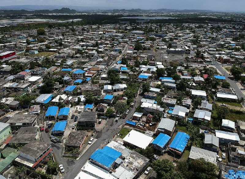 Denuncian que en San Juan hay todavía sobre doscientas residencias con toldos azules a 6 años del paso del huracán María